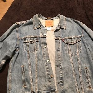 Levi’s denim trucker jacket barely worn.